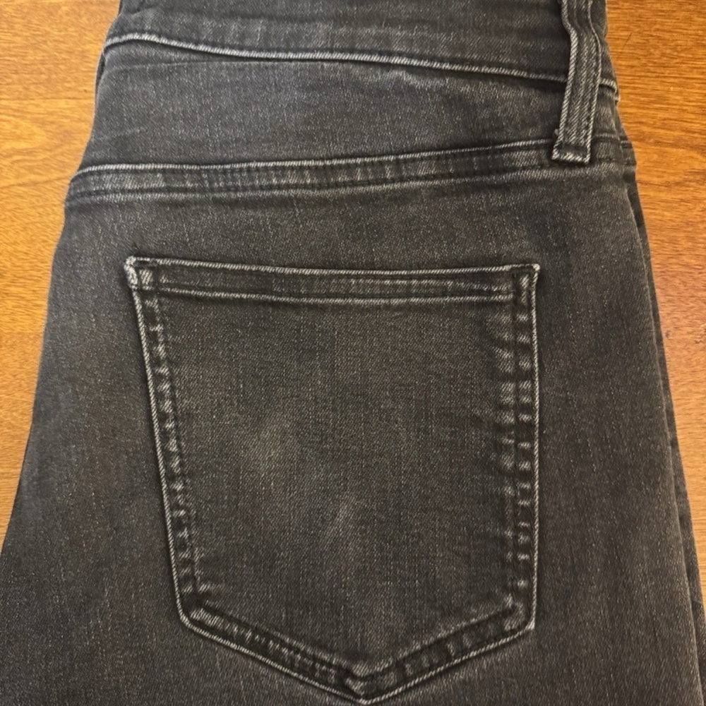 Uniqlo Size 8 Solid Black Skinny Leg Low-Rise Tapered Leg Ultra Stretch Jeans - Picture 3 of 6